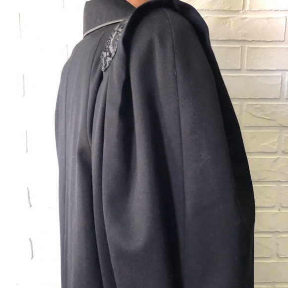 Absolutely gorgeous 80s Avant Garde Wool Coat - Picture 3 of 15